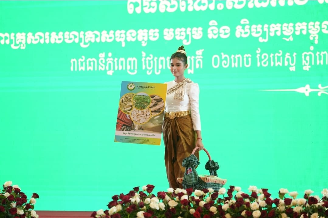 សម្តេចបវរធិបតី ហ៊ុនម៉ាណែតក្នុងពិធីសំណេះសំណាល និងពិសាភោជនាហារ
